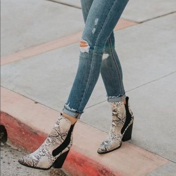 Qupid Shoes - Snake Skin Booties 🐍
